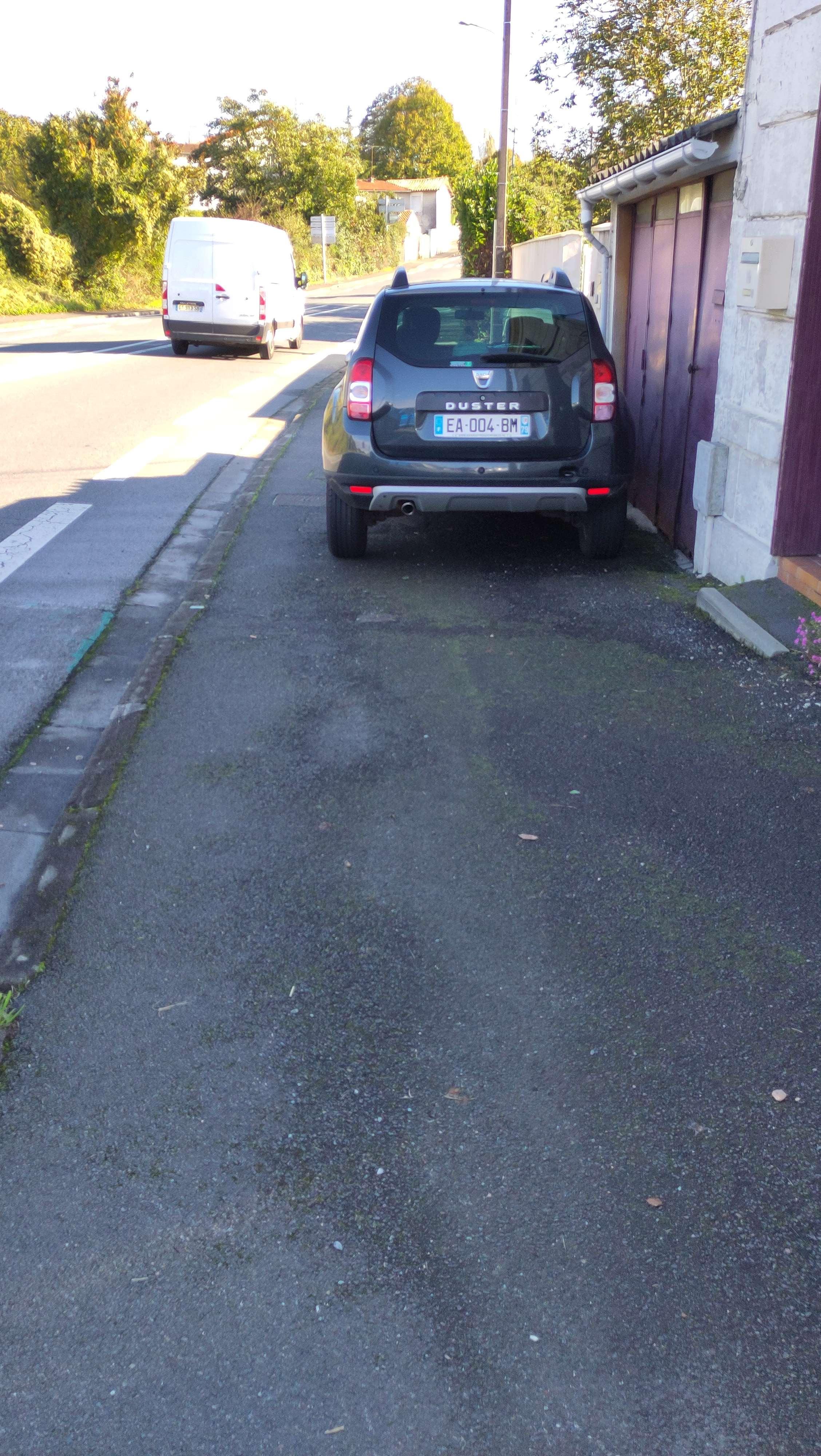 Stationnement récurrent sur le trottoir